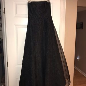Formal wear strapless dress
